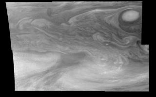 <h1>PIA01199:  Jupiter's Equatorial Region in a Methane band (Time set 1)</h1><div class="PIA01199" lang="en" style="width:800px;text-align:left;margin:auto;background-color:#000;padding:10px;max-height:150px;overflow:auto;">Mosaic of Jupiter's equatorial region at 727 nanometers (nm). The mosaic covers an area of 34,000 kilometers by 22,000 kilometers. Light at 727 nm is moderately absorbed by atmospheric methane. This image shows the features of Jupiter's main visible cloud deck and upper tropospheric haze, with higher features enhanced in brightness over lower features. The dark region near the center of the mosaic is an equatorial "hotspot" similar to the Galileo Probe entry site. These features are holes in the bright, reflective, equatorial cloud layer where warmer thermal emission from Jupiter's deep atmosphere can pass through. The circulation patterns observed here along with the composition measurements from the Galileo Probe suggest that dry air may be converging and sinking over these regions, maintaining their cloud-free appearance. The bright oval in the upper right of the mosaic as well as the other smaller bright features are examples of upwelling of moist air and condensation.<p>North is at the top. The mosaic covers latitudes 1 to 19 degrees and is centered at longitude 336 degrees West. The smallest resolved features are tens of kilometers in size. These images were taken on December 17, 1996, at a range of 1.5 million kilometers by the Solid State Imaging system aboard NASA's Galileo spacecraft.<p>The Jet Propulsion Laboratory, Pasadena, CA manages the mission for NASA's Office of Space Science, Washington, DC.<p>This image and other images and data received from Galileo are posted on the World Wide Web, on the Galileo mission home page at URL http://galileo.jpl.nasa.gov. Background information and educational context for the images can be found at <a href="http://www2.jpl.nasa.gov/galileo/sepo/" target="_blank">http://www.jpl.nasa.gov/galileo/sepo</a>..<br /><br /><a href="http://photojournal.jpl.nasa.gov/catalog/PIA01199" onclick="window.open(this.href); return false;" title="Voir l'image 	 PIA01199:  Jupiter's Equatorial Region in a Methane band (Time set 1)	  sur le site de la NASA">Voir l'image 	 PIA01199:  Jupiter's Equatorial Region in a Methane band (Time set 1)	  sur le site de la NASA.</a></div>