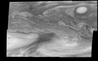 <h1>PIA01202:  Jupiter's Equatorial Region at 727 nanometers (Time set 2)</h1><div class="PIA01202" lang="en" style="width:800px;text-align:left;margin:auto;background-color:#000;padding:10px;max-height:150px;overflow:auto;">Mosaic of Jupiter's equatorial region at 727 nanometers (nm). The mosaic covers an area of 34,000 kilometers by 22,000 kilometers. Light at 727 nm is moderately absorbed by atmospheric methane. This image shows the features of Jupiter's main visible cloud deck and upper tropospheric haze, with higher features enhanced in brightness over lower features. The dark region near the center of the mosaic is an equatorial "hotspot" similar to the Galileo Probe entry site. These features are holes in the bright, reflective, equatorial cloud layer where warmer thermal emission from Jupiter's deep atmosphere can pass through. The circulation patterns observed here along with the composition measurements from the Galileo Probe suggest that dry air may be converging and sinking over these regions, maintaining their cloud-free appearance. The bright oval in the upper right of the mosaic as well as the other smaller bright features are examples of upwelling of moist air and condensation.<p>North is at the top. The mosaic covers latitudes 1 to 19 degrees and is centered at longitude 336 degrees West. The smallest resolved features are tens of kilometers in size. These images were taken on December 17, 1996, at a range of 1.5 million kilometers by the Solid State Imaging system aboard NASA's Galileo spacecraft.<p>The Jet Propulsion Laboratory, Pasadena, CA manages the mission for NASA's Office of Space Science, Washington, DC.<p>This image and other images and data received from Galileo are posted on the World Wide Web, on the Galileo mission home page at URL http://galileo.jpl.nasa.gov. Background information and educational context for the images can be found at <a href="http://www2.jpl.nasa.gov/galileo/sepo/" target="_blank">http://www.jpl.nasa.gov/galileo/sepo</a>..<br /><br /><a href="http://photojournal.jpl.nasa.gov/catalog/PIA01202" onclick="window.open(this.href); return false;" title="Voir l'image 	 PIA01202:  Jupiter's Equatorial Region at 727 nanometers (Time set 2)	  sur le site de la NASA">Voir l'image 	 PIA01202:  Jupiter's Equatorial Region at 727 nanometers (Time set 2)	  sur le site de la NASA.</a></div>