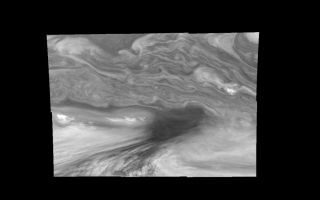 <h1>PIA01209:  Jupiter's Equatorial Region in the Near-Infrared (Time set 4)</h1><div class="PIA01209" lang="en" style="width:800px;text-align:left;margin:auto;background-color:#000;padding:10px;max-height:150px;overflow:auto;">Mosaic of Jupiter's equatorial region at 756 nanometers (nm). The mosaic covers an area of 34,000 kilometers by 22,000 kilometers. The near-infrared continuum filter shows the features of Jupiter's main visible cloud deck. The dark region near the center of the mosaic is an equatorial "hotspot" similar to the Galileo Probe entry site. These features are holes in the bright, reflective, equatorial cloud layer where warmer thermal emission from Jupiter's deep atmosphere can pass through. The circulation patterns observed here along with the composition measurements from the Galileo Probe suggest that dry air may be converging and sinking over these regions, maintaining their cloud-free appearance. The bright oval in the upper right of the mosaic as well as the other smaller bright features are examples of upwelling of moist air and condensation.<p>North is at the top. The mosaic covers latitudes 1 to 19 degrees and is centered at longitude 336 degrees West. The smallest resolved features are tens of kilometers in size. These images were taken on December 17, 1996, at a range of 1.5 million kilometers by the Solid State Imaging system aboard NASA's Galileo spacecraft.<p>The Jet Propulsion Laboratory, Pasadena, CA manages the mission for NASA's Office of Space Science, Washington, DC.<p>This image and other images and data received from Galileo are posted on the World Wide Web, on the Galileo mission home page at URL http://galileo.jpl.nasa.gov. Background information and educational context for the images can be found at <a href="http://www2.jpl.nasa.gov/galileo/sepo/" target="_blank">http://www.jpl.nasa.gov/galileo/sepo</a>..<br /><br /><a href="http://photojournal.jpl.nasa.gov/catalog/PIA01209" onclick="window.open(this.href); return false;" title="Voir l'image 	 PIA01209:  Jupiter's Equatorial Region in the Near-Infrared (Time set 4)	  sur le site de la NASA">Voir l'image 	 PIA01209:  Jupiter's Equatorial Region in the Near-Infrared (Time set 4)	  sur le site de la NASA.</a></div>