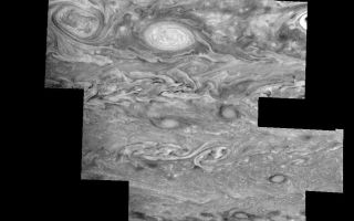<h1>PIA01228:  Jupiter's Southern Hemisphere in the Near-Infrared (Time Set 2)</h1><div class="PIA01228" lang="en" style="width:800px;text-align:left;margin:auto;background-color:#000;padding:10px;max-height:150px;overflow:auto;">Mosaic of Jupiter's southern hemisphere between -25 and -80 degrees (south) latitude. In time sequence two, taken nine hours after sequence one, the limb is visible near the bottom right part of the mosaic. The curved border near the bottom left indicates the location of Jupiter's day/night terminator.<p>Jupiter's atmospheric circulation is dominated by alternating eastward and westward jets from equatorial to polar latitudes. The direction and speed of these jets in part determine the brightness and texture of the clouds seen in this mosaic. Also visible are several other common Jovian cloud features, including two large vortices, bright spots, dark spots, interacting vortices, and turbulent chaotic systems. The north-south dimension of each of the two vortices in the center of the mosaic is about 3500 kilometers. The right oval is rotating counterclockwise, like other anticyclonic bright vortices in Jupiter's atmosphere. The left vortex is a cyclonic (clockwise) vortex. The differences between them (their brightness, their symmetry, and their behavior) are clues to how Jupiter's atmosphere works. The cloud features visible at 756 nanometers (near-infrared light) are at an atmospheric pressure level of about 1 bar.<p>North is at the top. The images are projected onto a sphere, with features being foreshortened towards the south and east. The smallest resolved features are tens of kilometers in size. These images were taken on May 7, 1997, at a range of 1.5 million kilometers by the Solid State Imaging system on NASA's Galileo spacecraft.<p>The Jet Propulsion Laboratory, Pasadena, CA manages the mission for NASA's Office of Space Science, Washington, DC.<p>This image and other images and data received from Galileo are posted on the World Wide Web, on the Galileo mission home page at URL http://galileo.jpl.nasa.gov. Background information and educational context for the images can be found at <a href="http://www2.jpl.nasa.gov/galileo/sepo/" target="_blank">http://www.jpl.nasa.gov/galileo/sepo</a>..<br /><br /><a href="http://photojournal.jpl.nasa.gov/catalog/PIA01228" onclick="window.open(this.href); return false;" title="Voir l'image 	 PIA01228:  Jupiter's Southern Hemisphere in the Near-Infrared (Time Set 2)	  sur le site de la NASA">Voir l'image 	 PIA01228:  Jupiter's Southern Hemisphere in the Near-Infrared (Time Set 2)	  sur le site de la NASA.</a></div>