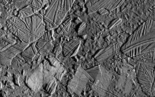 <h1>PIA01403:  A closer look at Chaos on Europa</h1><div class="PIA01403" lang="en" style="width:800px;text-align:left;margin:auto;background-color:#000;padding:10px;max-height:150px;overflow:auto;">This mosaic of the Conamara Chaos region on Jupiter's moon, Europa, clearly indicates relatively recent resurfacing of Europa's surface. Irregularly shaped blocks of water ice were formed by the break up and movement of the existing crust. The blocks were shifted, rotated, and even tipped and partially submerged within a mobile material that was either liquid water, warm mobile ice, or an ice and water slush. The presence of young fractures cutting through this region indicates that the surface froze again into solid, brittle ice.<p>The background image in this picture was taken during Galileo's sixth orbit of Jupiter in February, 1997. Five very high resolution images which were taken during the spacecraft's twelfth orbit in December, 1997 provide an even closer look at some of the details. This mosaic shows some of the high resolution data inset into the context of this tumultuous region.<p>North is to the top of the picture, and the sun illuminates the scene from the east (right). The picture, centered at 9 degrees north latitude and 274 degrees west longitude, covers an area approximately 35 by 50 kilometers (20 by 30 miles). The finest details visible in the very high resolution insets are about 20 meters (22 yards) across, and in the background image, 100 meters (110 yards) across. The insets were taken on December 16, 1997, at ranges as close as 880 kilometers (550 miles) by the Solid State Imaging (SSI) system on NASA's Galileo spacecraft.<p>The Jet Propulsion Laboratory, Pasadena, CA manages the Galileo mission for NASA's Office of Space Science, Washington, DC. JPL is an operating division of California Institute of Technology (Caltech).<p>This image and other images and data received from Galileo are posted on the World Wide Web, on the Galileo mission home page at URL http://galileo.jpl.nasa.gov. Background information and educational context for the images can be found at <a href="http://www2.jpl.nasa.gov/galileo/sepo/" target="_blank">http://www.jpl.nasa.gov/galileo/sepo</a>..<br /><br /><a href="http://photojournal.jpl.nasa.gov/catalog/PIA01403" onclick="window.open(this.href); return false;" title="Voir l'image 	 PIA01403:  A closer look at Chaos on Europa	  sur le site de la NASA">Voir l'image 	 PIA01403:  A closer look at Chaos on Europa	  sur le site de la NASA.</a></div>