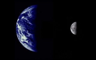 <h1>PIA02441:  Earth and Moon as viewed by Mariner 10</h1><div class="PIA02441" lang="en" style="width:800px;text-align:left;margin:auto;background-color:#000;padding:10px;max-height:150px;overflow:auto;"><p>Mariner 10 was launched on November 3, 1973, 12:45 am PST, from Cape Canaveral on an Atlas/Centaur rocket (a reconditioned Intercontinental Ballistic Missile - ICBM). Within 12 hours of launch the twin cameras were turned on and several hundred pictures of both the Earth and the Moon were acquired over the following days.<p>The Earth and Moon were imaged by Mariner 10 from 2.6 million km while completing the first ever Earth-Moon encounter by a spacecraft capable of returning high resolution digital color image data. These images have been combined at right to illustrate the relative sizes of the two bodies. From this particular viewpoint the Earth appears to be a water planet!<p>The Mariner 10 mission is managed by the Jet Propulsion Laboratory for NASA's Office of Space Science, explored Venus in February 1974 on the way to three encounters with Mercury-in March and September 1974 and in March 1975. The spacecraft took more than 7,000 photos of Mercury, Venus, the Earth and the Moon.<br /><br /><a href="http://photojournal.jpl.nasa.gov/catalog/PIA02441" onclick="window.open(this.href); return false;" title="Voir l'image 	 PIA02441:  Earth and Moon as viewed by Mariner 10	  sur le site de la NASA">Voir l'image 	 PIA02441:  Earth and Moon as viewed by Mariner 10	  sur le site de la NASA.</a></div>