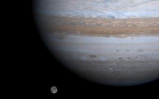 <h1>PIA02862:  Ganymede and Jupiter</h1><div class="PIA02862" lang="en" style="width:747px;text-align:left;margin:auto;background-color:#000;padding:10px;max-height:150px;overflow:auto;"><p>The solar system's largest moon, Ganymede, is captured here alongside the planet Jupiter in a color picture taken by NASA's Cassini spacecraft on Dec. 3, 2000.<p>Ganymede is larger than the planets Mercury and Pluto and Saturn's largest moon, Titan. Both Ganymede and Titan have greater surface area than the entire Eurasian continent on our planet. Cassini was 26.5 million kilometers (16.5 million miles) from Ganymede when this image was taken. The smallest visible features are about 160 kilometers (about 100 miles) across.<p>The bright area near the south (bottom) of Ganymede is Osiris, a large, relatively new crater surrounded by bright icy material ejected by the impact, which created it. Elsewhere, Ganymede displays dark terrains that NASA's Voyager and Galileo spacecraft have shown to be old and heavily cratered. The brighter terrains are younger and laced by grooves. Various kinds of grooved terrains have been seen on many icy moons in the solar system. These are believed to be the surface expressions of warm, pristine, water-rich materials that moved to the surface and froze.<p>Ganymede has proven to be a fascinating world, the only moon known to have a magnetosphere, or magnetic environment, produced by a convecting metal core. The interaction of Ganymede's and Jupiter's magnetospheres may produce dazzling variations in the auroral glows in Ganymede's tenuous atmosphere of oxygen.<p>Cassini is a cooperative project of NASA, the European Space Agency and the Italian Space Agency. The Jet Propulsion Laboratory, a division of the California Institute of Technology in Pasadena, manages the Cassini mission for NASA's Office of Space Science, Washington, D.C.<br /><br /><a href="http://photojournal.jpl.nasa.gov/catalog/PIA02862" onclick="window.open(this.href); return false;" title="Voir l'image 	 PIA02862:  Ganymede and Jupiter	  sur le site de la NASA">Voir l'image 	 PIA02862:  Ganymede and Jupiter	  sur le site de la NASA.</a></div>