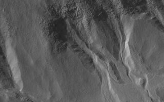 <h1>PIA03955:  South Hemisphere Gullies</h1><div class="PIA03955" lang="en" style="width:800px;text-align:left;margin:auto;background-color:#000;padding:10px;max-height:150px;overflow:auto;"><p>18 June 2005<br />This Mars Global Surveyor (MGS) Mars Orbiter Camera (MOC) image shows a 1.5 meters per pixel view of gullies formed in material on the walls of an impact crater in the martian southern hemisphere. A liquid, laden with debris, poured down these slopes to form the gullies. Gully erosion cut through a thick mantle that covers the original crater wall, and then cut into the old wall itself. The source of the liquid might have been within the layered material exposed in the crater walls.</p><p>Location near: 46.6°S, 151.8°W <br />Image width: ~2 km (~1.2 mi) <br />Illumination from: upper left <br />Season: Southern Spring <br /></p><br /><br /><a href="http://photojournal.jpl.nasa.gov/catalog/PIA03955" onclick="window.open(this.href); return false;" title="Voir l'image 	 PIA03955:  South Hemisphere Gullies	  sur le site de la NASA">Voir l'image 	 PIA03955:  South Hemisphere Gullies	  sur le site de la NASA.</a></div>