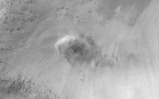 <h1>PIA04799:  Dust-Raising Event</h1><div class="PIA04799" lang="en" style="width:601px;text-align:left;margin:auto;background-color:#000;padding:10px;max-height:150px;overflow:auto;">MGS MOC Release No. MOC2-515, 16 October 2003<p />The bright feature near the center-left in this Mars Global Surveyor (MGS) Mars Orbiter Camera (MOC) picture is a plume of dust being raised by wind on a slope in far eastern Arabia Terra on February 18, 2001, near 2 p.m. (14:00) local time. The dark feature immediately below and to the right of the bright plume is the shadow being cast by this brief, dust-raising event. The picture is located near 3.5°N, 306.6°W, and covers an area 3 km (1.9 mi) wide. The shadow indicates that this scene is illuminated by sunlight from the upper left.<br /><br /><a href="http://photojournal.jpl.nasa.gov/catalog/PIA04799" onclick="window.open(this.href); return false;" title="Voir l'image 	 PIA04799:  Dust-Raising Event	  sur le site de la NASA">Voir l'image 	 PIA04799:  Dust-Raising Event	  sur le site de la NASA.</a></div>