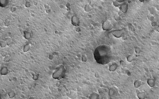 <h1>PIA04886:  Crater Cluster Near Pathfinder</h1><div class="PIA04886" lang="en" style="width:800px;text-align:left;margin:auto;background-color:#000;padding:10px;max-height:150px;overflow:auto;">MGS MOC Release No. MOC2-552, 22 November 2003<p />This October 2003 Mars Global Surveyor (MGS) Mars Orbiter Camera (MOC) image shows a portion of a large cluster of small craters located northeast of the Mars Pathfinder landing site, on the plains scoured by the old Ares and Tiu Valles outflow channels. Clusters of craters, such as these, usually form as secondary impacts. Secondary impacts are the result of a larger, single meteor, asteroid, or cometary impact--the impact ejects debris that falls elsewhere and creates smaller, secondary craters. In other words, the material that hit the ground to form these craters did not come from space, it came from Mars. The craters are located near 19.9°N, 33.3°W. The image shows an area 3 km (1.9 mi) wide, and is illuminated by sunlight from the lower left.<br /><br /><a href="http://photojournal.jpl.nasa.gov/catalog/PIA04886" onclick="window.open(this.href); return false;" title="Voir l'image 	 PIA04886:  Crater Cluster Near Pathfinder	  sur le site de la NASA">Voir l'image 	 PIA04886:  Crater Cluster Near Pathfinder	  sur le site de la NASA.</a></div>