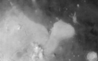 <h1>PIA04914:  Small Dust Storm in Syria/Claritas</h1><div class="PIA04914" lang="en" style="width:522px;text-align:left;margin:auto;background-color:#000;padding:10px;max-height:150px;overflow:auto;">MGS MOC Release No. MOC2-567, 7 December 2003<p />This Mars Global Surveyor (MGS) Mars Orbiter Camera (MOC) wide angle image shows a small dust storm, and several other smaller dust plumes, billowing up from the light-toned plains near the boundary between Syria Planum and the Claritas Fossae. This (text missing) is monitored by MOC several times a week because it is frequently the site of small dust storms and extremely large dust devils. The image covers an area approximately 125 km (78 mi) wide and is illuminated from the left/lower left.<br /><br /><a href="http://photojournal.jpl.nasa.gov/catalog/PIA04914" onclick="window.open(this.href); return false;" title="Voir l'image 	 PIA04914:  Small Dust Storm in Syria/Claritas	  sur le site de la NASA">Voir l'image 	 PIA04914:  Small Dust Storm in Syria/Claritas	  sur le site de la NASA.</a></div>