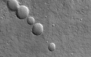 <h1>PIA05795:  Pit Chain on Olympus</h1><div class="PIA05795" lang="en" style="width:672px;text-align:left;margin:auto;background-color:#000;padding:10px;max-height:150px;overflow:auto;"><p>21 April 2004<br />This Mars Global Surveyor (MGS) Mars Orbiter Camera (MOC) image shows a chain of collapse pits on the lower northeast flank of the large martian volcano, Olympus Mons. For these to have formed, something in the subsurface must have been removed or changed volume, such as cooling lava within a subsurface lava tube or extension of the crust by faulting. These pits are located near 20.6°N, 129.4°W. The picture covers an area about 3 km (1.9 mi) across. Sunlight illuminates the scene from the lower left.</p><br /><br /><a href="http://photojournal.jpl.nasa.gov/catalog/PIA05795" onclick="window.open(this.href); return false;" title="Voir l'image 	 PIA05795:  Pit Chain on Olympus	  sur le site de la NASA">Voir l'image 	 PIA05795:  Pit Chain on Olympus	  sur le site de la NASA.</a></div>