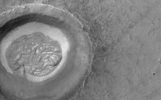 <h1>PIA05912:  Martian "Brain"</h1><div class="PIA05912" lang="en" style="width:800px;text-align:left;margin:auto;background-color:#000;padding:10px;max-height:150px;overflow:auto;"><p>5 May 2004<br />Most middle-latitude craters on Mars have strange landforms on their floors. Often, the floors have pitted and convoluted features that lack simple explanation. In this case, the central part of the crater floor shown in this 2004 Mars Global Surveyor (MGS) Mars Orbiter Camera (MOC) image bears some resemblance to the folded nature of a brain. Or not. It depends upon the "eye of the beholder," perhaps. The light-toned "ring" around the "brain" feature is more easily explained--windblown ripples and dunes. The crater occurs near 33.1°S, 91.2°W, and is illuminated from the upper left. The picture covers an area about 3 km (1.9 mi) across.</p><br /><br /><a href="http://photojournal.jpl.nasa.gov/catalog/PIA05912" onclick="window.open(this.href); return false;" title="Voir l'image 	 PIA05912:  Martian "Brain"	  sur le site de la NASA">Voir l'image 	 PIA05912:  Martian "Brain"	  sur le site de la NASA.</a></div>