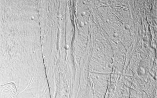<h1>PIA06213:  Stressed-out Enceladus</h1><div class="PIA06213" lang="en" style="width:800px;text-align:left;margin:auto;background-color:#000;padding:10px;max-height:150px;overflow:auto;"><p>This image of Saturn's moon Enceladus shows a region of craters softened by time and torn apart by tectonic stresses. Fractures 100 to 400 meters (330 to 1,300 feet) in width crosscut the terrain: One set trends northeast-southwest and another trends northwest-southeast. North is up. A region of "grooved terrain" is visible on the left. A broad canyon, its floor partly concealed by shadow, is notable on the right.</p><p>The image was taken in visible light with Cassini's narrow-angle camera from a distance of about 25,700 kilometers (16,000 miles, red-colored image) and from Enceladus and at a Sun-Enceladus-spacecraft, or phase, angle of 46 degrees. Pixel scale is 150 meters (490 feet) per pixel. The image has been contrast-enhanced to aid visibility.</p><p>A stereo version of the scene is also available (see <a href="/catalog/PIA06212">PIA06212</a>). </p><p>The Cassini-Huygens mission is a cooperative project of NASA, the European Space Agency and the Italian Space Agency. The Jet Propulsion Laboratory, a division of the California Institute of Technology in Pasadena, manages the mission for NASA's Science Mission Directorate, Washington, D.C. The Cassini orbiter and its two onboard cameras were designed, developed and assembled at JPL. The imaging team is based at the Space Science Institute, Boulder, Colo.</p><p>For more information about the Cassini-Huygens mission, visit <a href="http://saturn.jpl.nasa.gov">http://saturn.jpl.nasa.gov</a> and the Cassini imaging team home page, <a href="http://ciclops.org">http://ciclops.org</a>.</p><br /><br /><a href="http://photojournal.jpl.nasa.gov/catalog/PIA06213" onclick="window.open(this.href); return false;" title="Voir l'image 	 PIA06213:  Stressed-out Enceladus	  sur le site de la NASA">Voir l'image 	 PIA06213:  Stressed-out Enceladus	  sur le site de la NASA.</a></div>