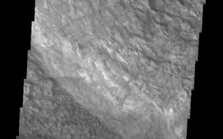 <h1>PIA06862:  Ius Chasma Debris</h1><div class="PIA06862" lang="en" style="width:605px;text-align:left;margin:auto;background-color:#000;padding:10px;max-height:150px;overflow:auto;"><a href="/figures/PIA06862_fig1.jpg"> </a><br /><p>The Odyssey spacecraft has taken some great pictures of Valles Marineris, the largest canyon in the solar system. If this canyon were on Earth, it would stretch from New York to Los Angeles. For the next several weeks, the Image of the Day will tour some of the canyons that make up this vast system. We will start with Ius Chasma in the west, and end with Coprates Chasma to the east. For more information on Vallis Marineris, please see <a href="http://mars.jpl.nasa.gov/mep/science/vm.html">http://mars.jpl.nasa.gov/mep/science/vm.html</a>.</p><p>This image of Ius Chasma was collected during the southern spring season. Debris from a landslide seems to cover most of the scene.</p>Image information: VIS instrument. Latitude -7.8, Longitude 280.8 East (79.2 West). 19 meter/pixel resolution.</p><p>Note: this THEMIS visual image has not been radiometrically nor geometrically calibrated for this preliminary release. An empirical correction has been performed to remove instrumental effects. A linear shift has been applied in the cross-track and down-track direction to approximate spacecraft and planetary motion. Fully calibrated and geometrically projected images will be released through the Planetary Data System in accordance with Project policies at a later time.</p><p>NASA's Jet Propulsion Laboratory manages the 2001 Mars Odyssey mission for NASA's Office of Space Science, Washington, D.C. The Thermal Emission Imaging System (THEMIS) was developed by Arizona State University, Tempe, in collaboration with Raytheon Santa Barbara Remote Sensing. The THEMIS investigation is led by Dr. Philip Christensen at Arizona State University. Lockheed Martin Astronautics, Denver, is the prime contractor for the Odyssey project, and developed and built the orbiter. Mission operations are conducted jointly from Lockheed Martin and from JPL, a division of the California Institute of Technology in Pasadena.</p><br /><br /><a href="http://photojournal.jpl.nasa.gov/catalog/PIA06862" onclick="window.open(this.href); return false;" title="Voir l'image 	 PIA06862:  Ius Chasma Debris	  sur le site de la NASA">Voir l'image 	 PIA06862:  Ius Chasma Debris	  sur le site de la NASA.</a></div>