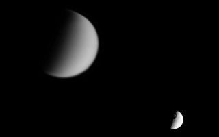 <h1>PIA07705:  Tethys and Titan</h1><div class="PIA07705" lang="en" style="width:750px;text-align:left;margin:auto;background-color:#000;padding:10px;max-height:150px;overflow:auto;"><p>Cassini looks toward Tethys and its great crater Odysseus, while at the same time capturing veiled Titan in the distance (at left).</p><p>Titan (5,150 kilometers, or 3,200 miles across) is shrouded in a thick, smog-like atmosphere in which many small, potential impactors burn up before hitting the moon's surface. Crater-pocked Tethys (1,071 kilometers, or 665 miles across) has no such protective layer, although even a thick blanket of atmosphere would have done little good against the impactor that created Odysseus.</p><p>The eastern limb of Tethys is overexposed in this view.</p><p>The image was taken in visible light with the Cassini spacecraft narrow-angle camera on Jan. 6, 2006, at a distance of approximately 4 million kilometers (2.5 million miles) from Titan and 2.7 million kilometers (1.7 million miles) from Tethys. The image scale is 25 kilometers (16 miles) per pixel on Titan and 16 kilometers (10 miles) per pixel on Tethys.</p><p>The Cassini-Huygens mission is a cooperative project of NASA, the European Space Agency and the Italian Space Agency. The Jet Propulsion Laboratory, a division of the California Institute of Technology in Pasadena, manages the mission for NASA's Science Mission Directorate, Washington, D.C. The Cassini orbiter and its two onboard cameras were designed, developed and assembled at JPL. The imaging operations center is based at the Space Science Institute in Boulder, Colo.</p><p>For more information about the Cassini-Huygens mission visit <a href="http://saturn.jpl.nasa.gov">http://saturn.jpl.nasa.gov/home/index.cfm</a>. The Cassini imaging team homepage is at <a href="http://ciclops.org">http://ciclops.org</a>.</p><br /><br /><a href="http://photojournal.jpl.nasa.gov/catalog/PIA07705" onclick="window.open(this.href); return false;" title="Voir l'image 	 PIA07705:  Tethys and Titan	  sur le site de la NASA">Voir l'image 	 PIA07705:  Tethys and Titan	  sur le site de la NASA.</a></div>
