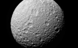 <h1>PIA08842:  Multicolor Mimas (Monochrome View)</h1><div class="PIA08842" lang="en" style="width:606px;text-align:left;margin:auto;background-color:#000;padding:10px;max-height:150px;overflow:auto;"><p>An extreme false-color view of Mimas shows color variation across the moon's surface (see <a href="/catalog/PIA08841">PIA08841</a>). The monochrome view, the clear filter image used for the color map, is presented here.</p><p>To create the false-color view, ultraviolet, green and infrared images were combined into a single picture that isolates and maps regional color differences. This "color map" was then superimposed onto a clear-filter image that preserves the relative brightness across the body.</p><p>The combination of color map and brightness image shows how colors vary across Mimas' surface, and in particular, between the terrain on the extreme right side of this view and the rest of the surface. The origin of the color differences is not yet understood, but may be caused by subtle differences in the surface composition between the two terrains.</p><p>The view is toward the southern hemisphere on the anti-Saturn side of Mimas (397 kilometers, or 247 miles across).</p><p>The images were taken with the Cassini spacecraft narrow-angle camera on Nov. 20, 2006 at a distance of approximately 150,000 kilometers (93,000 miles) from Mimas. Image scale is 898 meters (2,947 feet) per pixel.</p><p>The Cassini-Huygens mission is a cooperative project of NASA, the European Space Agency and the Italian Space Agency. The Jet Propulsion Laboratory, a division of the California Institute of Technology in Pasadena, manages the mission for NASA's Science Mission Directorate, Washington, D.C. The Cassini orbiter and its two onboard cameras were designed, developed and assembled at JPL. The imaging operations center is based at the Space Science Institute in Boulder, Colo.</p><p>For more information about the Cassini-Huygens mission visit <a href="http://saturn.jpl.nasa.gov">http://saturn.jpl.nasa.gov/home/index.cfm</a>. The Cassini imaging team homepage is at <a href="http://ciclops.org">http://ciclops.org</a>.</p><br /><br /><a href="http://photojournal.jpl.nasa.gov/catalog/PIA08842" onclick="window.open(this.href); return false;" title="Voir l'image 	 PIA08842:  Multicolor Mimas (Monochrome View)	  sur le site de la NASA">Voir l'image 	 PIA08842:  Multicolor Mimas (Monochrome View)	  sur le site de la NASA.</a></div>