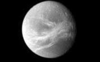 <h1>PIA08978:  Dione's Good Side</h1><div class="PIA08978" lang="en" style="width:177px;text-align:left;margin:auto;background-color:#000;padding:10px;max-height:150px;overflow:auto;"><p>Dione appears small and far off in this Cassini view, which nonetheless manages to capture a detailed look at the moon's beautiful bright streaks, or "linea." The linea are a system of braided canyons that cut across the moon's face.</p><p>North on Dione (1,126 kilometers, or 700 miles across) is up and rotated 28 degrees to the right.</p><p>The image was taken in visible light with the Cassini spacecraft narrow-angle camera on May 29, 2007. The view was obtained at a distance of approximately 1.8 million kilometers (1.1 million miles) from Dione and at a Sun-Dione-spacecraft, or phase, angle of 28 degrees. Image scale is 11 kilometers (7 miles) per pixel.</p><p>The Cassini-Huygens mission is a cooperative project of NASA, the European Space Agency and the Italian Space Agency. The Jet Propulsion Laboratory, a division of the California Institute of Technology in Pasadena, manages the mission for NASA's Science Mission Directorate, Washington, D.C. The Cassini orbiter and its two onboard cameras were designed, developed and assembled at JPL. The imaging operations center is based at the Space Science Institute in Boulder, Colo.</p><p>For more information about the Cassini-Huygens mission visit <a href="http://saturn.jpl.nasa.gov">http://saturn.jpl.nasa.gov/home/index.cfm</a>. The Cassini imaging team homepage is at <a href="http://ciclops.org">http://ciclops.org</a>.</p><br /><br /><a href="http://photojournal.jpl.nasa.gov/catalog/PIA08978" onclick="window.open(this.href); return false;" title="Voir l'image 	 PIA08978:  Dione's Good Side	  sur le site de la NASA">Voir l'image 	 PIA08978:  Dione's Good Side	  sur le site de la NASA.</a></div>