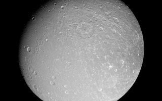 <h1>PIA09772:  Facing Dione</h1><div class="PIA09772" lang="en" style="width:800px;text-align:left;margin:auto;background-color:#000;padding:10px;max-height:150px;overflow:auto;"><p>Canyons slink southward on Dione, while bright-walled craters gleam in the sun. The Cassini spacecraft imaged this same region from a more southerly viewpoint during an approach earlier this year (see <a href="/catalog/PIA08956">PIA08956</a>).</p><p>This view is centered on 9 degrees north latitude, 51 degrees west longitude. North on Dione (1,126 kilometers, or 700 miles across) is up.</p><p>The image was taken in polarized green light with the Cassini spacecraft narrow-angle camera on Sept. 30, 2007. The view was acquired at a distance of approximately 197,000 kilometers (122,000 miles) from Dione and at a Sun-Dione-spacecraft, or phase, angle of 25 degrees. Image scale is 1 kilometer (0.6 mile) per pixel.</p><p>The Cassini-Huygens mission is a cooperative project of NASA, the European Space Agency and the Italian Space Agency. The Jet Propulsion Laboratory, a division of the California Institute of Technology in Pasadena, manages the mission for NASA's Science Mission Directorate, Washington, D.C. The Cassini orbiter and its two onboard cameras were designed, developed and assembled at JPL. The imaging operations center is based at the Space Science Institute in Boulder, Colo.</p><p>For more information about the Cassini-Huygens mission visit <a href="http://saturn.jpl.nasa.gov">http://saturn.jpl.nasa.gov/home/index.cfm</a>. The Cassini imaging team homepage is at <a href="http://ciclops.org">http://ciclops.org</a>.<br /><br /><a href="http://photojournal.jpl.nasa.gov/catalog/PIA09772" onclick="window.open(this.href); return false;" title="Voir l'image 	 PIA09772:  Facing Dione	  sur le site de la NASA">Voir l'image 	 PIA09772:  Facing Dione	  sur le site de la NASA.</a></div>