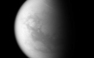 <h1>PIA10511:  Titan's Northern Streaks</h1><div class="PIA10511" lang="en" style="width:800px;text-align:left;margin:auto;background-color:#000;padding:10px;max-height:150px;overflow:auto;"><p>Bright clouds circumscribe Titan's north polar region—a frigid land of methane seas.</p><p>The clouds seen in this image and other recent Cassini spacecraft views are at higher latitudes than similar streak-like clouds observed in the southern hemisphere (see <a href="/catalog/PIA08966">PIA08966</a>). Scientists are working to understand why such clouds appear preferentially at certain latitudes on Saturn's largest moon.</p><p>While the streaks that grace Titan's southern hemisphere are often seen at 40 degrees south latitude, similar to Wellington, New Zealand, the streaks in the northern hemisphere are farther from the equator, near 56 degrees north latitude, which is similar to Glasgow, Scotland.</p><p>North on Titan (5,150 kilometers, 3,200 miles across) is up and rotated 16 degrees to the right.</p><p>The image was taken with the Cassini spacecraft narrow-angle camera on Sept. 30, 2008 using a spectral filter sensitive to wavelengths of infrared light centered at 938 nanometers. The view was obtained at a distance of approximately 1.2 million kilometers (776,000 miles) from Titan and at a Sun-Titan-spacecraft, or phase, angle of 71 degrees. Image scale is 7 kilometers (5 miles) per pixel.</p><p>The Cassini-Huygens mission is a cooperative project of NASA, the European Space Agency and the Italian Space Agency. The Jet Propulsion Laboratory, a division of the California Institute of Technology in Pasadena, manages the mission for NASA's Science Mission Directorate, Washington, D.C. The Cassini orbiter and its two onboard cameras were designed, developed and assembled at JPL. The imaging operations center is based at the Space Science Institute in Boulder, Colo.</p><p>For more information about the Cassini-Huygens mission visit <a href="http://saturn.jpl.nasa.gov" class="external free" target="wpext">http://saturn.jpl.nasa.gov/</a>. The Cassini imaging team homepage is at <a href="http://ciclops.org" class="external free" target="wpext">http://ciclops.org</a>.<br /><br /><a href="http://photojournal.jpl.nasa.gov/catalog/PIA10511" onclick="window.open(this.href); return false;" title="Voir l'image 	 PIA10511:  Titan's Northern Streaks	  sur le site de la NASA">Voir l'image 	 PIA10511:  Titan's Northern Streaks	  sur le site de la NASA.</a></div>