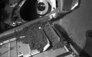 <h1>PIA10776:  Martian Soil Delivery to Analytical Instrument on Phoenix</h1><div class="PIA10776" lang="en" style="width:512px;text-align:left;margin:auto;background-color:#000;padding:10px;max-height:150px;overflow:auto;"><p>The Robotic Arm of NASA's Phoenix Mars Lander released a sample of Martian soil onto a screened opening of the lander's Thermal and Evolved-Gas Analyzer (TEGA) during the 12th Martian day, or sol, since landing (June 6, 2008). TEGA did not confirm that any of the sample had passed through the screen.</p><p>The Robotic Arm Camera took this image on Sol 12. Soil from the sample delivery is visible on the sloped surface of TEGA, which has a series of parallel doors. The two doors for the targeted cell of TEGA are the one positioned vertically, at far right, and the one partially open just to the left of that one. The soil between those two doors is resting on a screen designed to let fine particles through while keeping bigger ones from clogging the interior of the instrument. Each door is about 10 centimeters (4 inches) long.</p><p>The Phoenix Mission is led by the University of Arizona, Tucson, on behalf of NASA. Project management of the mission is by NASA's Jet Propulsion Laboratory, Pasadena, Calif. Spacecraft development is by Lockheed Martin Space Systems, Denver.<br /><br /><a href="http://photojournal.jpl.nasa.gov/catalog/PIA10776" onclick="window.open(this.href); return false;" title="Voir l'image 	 PIA10776:  Martian Soil Delivery to Analytical Instrument on Phoenix	  sur le site de la NASA">Voir l'image 	 PIA10776:  Martian Soil Delivery to Analytical Instrument on Phoenix	  sur le site de la NASA.</a></div>