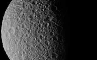 Saturne_Mimas_1.jpg